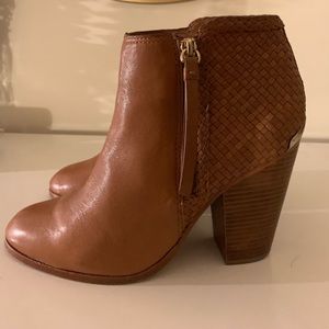 BEAUTIFUL TAN LEATHER COACH ANKLE BOOTIES